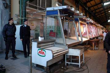 Σφραγίστηκε κρεοπωλείο μετά από την αποκάλυψη εικόνων-σοκ σε κρυφή αποθήκη του