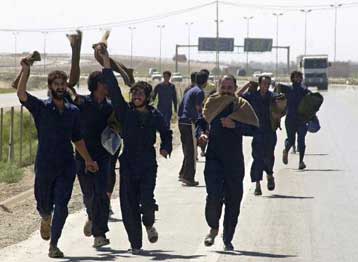 Ελεύθεροι αφέθηκαν 500 κρατούμενοι στις φυλακές του Αμπού Γκράιμπ