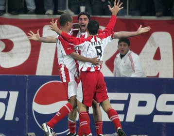 Ο φάκελος έκρυβε 350.000 ευρώ για τη νίκη επί του «αιωνίου»