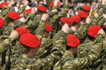 Μετά το καλοκαίρι η 11μηνη θητεία στο Στρατό Ξηράς με περιορισμό των μετατάξεων