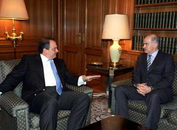 Αντίθετος σε συνταγματική αναθεώρηση «για τις δημοσκοπήσεις» δήλωσε ο Γ.Παπανδρέου