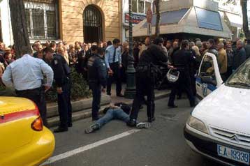 Αιματηρή ληστεία σε υποκατάστημα της Εθνικής Τράπεζας στο κέντρο της Αθήνας