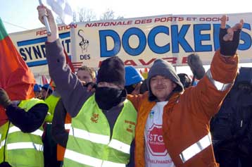 Βίαιες συμπλοκές των Ευρωπαίων λιμενεργατών με την αστυνομία στο Στρασβούργο