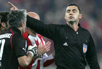 Με τιμωρία κινδυνεύει ο διαιτητής του ντέρμπι, Καλόπουλος