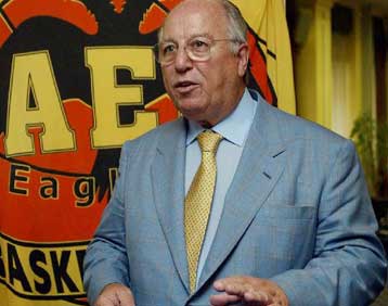 Παραμένει στο «τιμόνι» της ΑΕΚ ο Γιάννης Φιλίππου