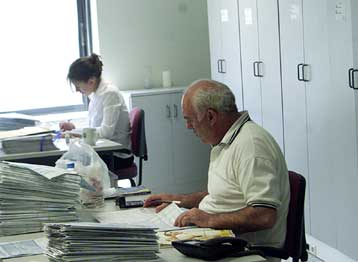 Στο «ψυγείο» το ενιαίο μισθολόγιο των δημοσίων υπαλλήλων