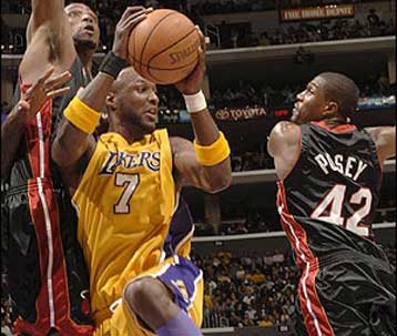 Με σκυμμένο κεφάλι έφυγαν από το Λος Αντζελες, Σακίλ Ο Νιλ και Πατ Ράιλι