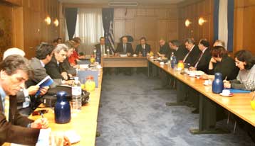 Πλήρως θωρακισμένη η χώρα για τη γρίπη των πτηνών, τονίζει ο Ευ.Μπασιάκος