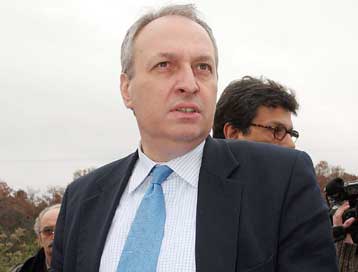 Αμεση ενημέρωση από Μπασιάκο για τα μέτρα κατά της γρίπης των πτηνών ζητά το ΠΑΣΟΚ