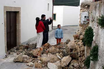 Αποζημιώσεις και διευκολύνσεις για τους σεισμοπαθείς της 8ης Ιανουαρίου