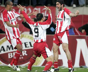 Ο Ολυμπιακός καλύτερος και πιο στοργικός από τον Παναθηναϊκό, λέει ο Κωνσταντίνου