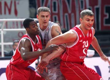 Παρέμεινε ζωντανός ο Ολυμπιακός μετά το 65-63 επί της Λιέτουβος-Αποχαιρετά η ΑΕΚ