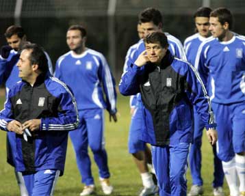 Ενοχλημένος από την κριτική ο Ρεχάγκελ-Οι παίκτες κάνουν τις φανέλες, είπε ο Καψής