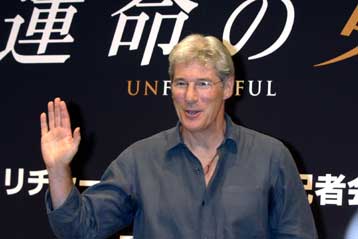 Ο Ρίτσαρντ Γκιρ στην Αθήνα σε συνάντηση για την καταπολέμηση της εμπορίας ανθρώπων