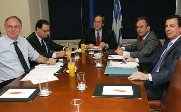 Σε «μαύρη λίστα» οι αποδοχές των εργαζομένων στις ΔΕΚΟ