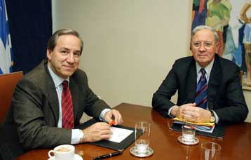 Θετικό σχόλιο Αλογοσκούφη για τη διεύρυνση του ωραρίου λειτουργίας των τραπεζών