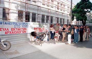 Διαβεβαιώσεις Πετραλιά στους εκτάκτους υπαλλήλους του ΥΠΠΟ