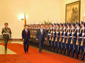 Συμφωνία συνεργασίας σε ναυτιλία και τουρισμό υπέγραψε ο Κ.Καραμανλής στην Κίνα