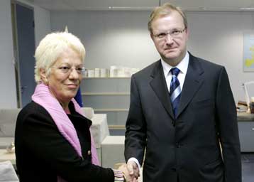 Ο σερβικός στρατός προστατεύει τον Μλάντιτς, επιμένει η Ντελ Πόντε