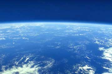 Χιλιάδες σκουπίδια σε τροχιά απειλούν τις διαστημικές επιχειρήσεις