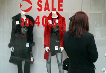 Ξεκινούν τη Δευτέρα οι χειμερινές εκπτώσεις και θα διαρκέσουν έως τις 26 Φεβρουαρίου