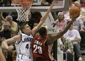 Πρώτη νίκη για το Κλίβελαντ με κορυφαίο τον ΛεΜπρον Τζέιμς