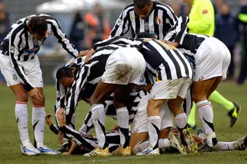 «Πρωτοτύπησε» ο Καναβάρο και λύτρωσε την Γιουβέντους-Ανετα η Μίλαν στη Σιένα