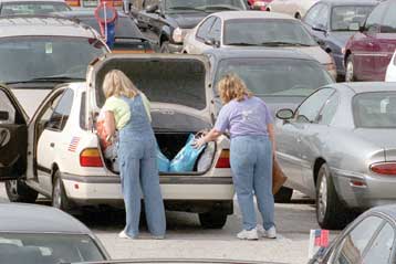 Δεν ευθύνονται για την ασφάλεια των οχημάτων τα καταστήματα που διαθέτουν πάρκινγκ