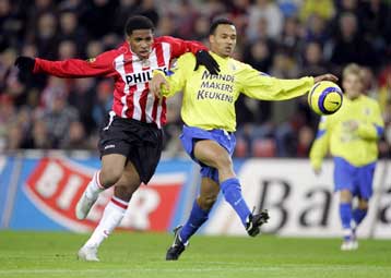 Κερδισμένη η Αϊντχόφεν μετά τις ισοπαλίες των Αλκμααρ, Φέγενορντ