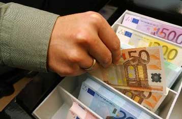 Ρύθμιση χρεών των πτωχών οφειλετών εξετάζει το υπουργείο Οικονομίας