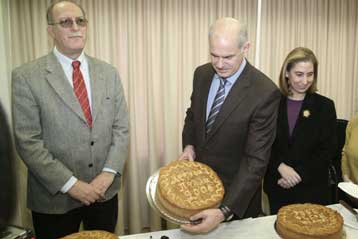 «Θα είμαστε κοντά στον πολίτη» η υπόσχεση του ΠΑΣΟΚ για τη νέα χρονιά