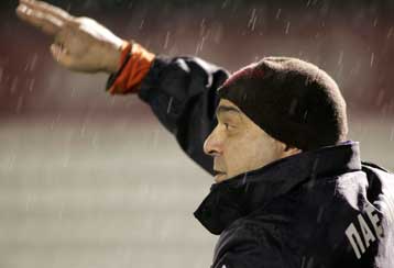 Να ξαναχτίσει την ομάδα του Αιγάλεω με ταλαντούχους παίκτες θέλει ο Χατζάρας