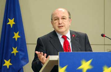 Το αίτημα για παράταση της περιόδου μείωσης του ελλείμματος εξετάζει -ακόμα- η ΕΕ