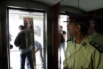 Οκτώ νεκροί από εκρήξεις στην πόλη Αχβάζ του νοτιοδυτικού Ιράν