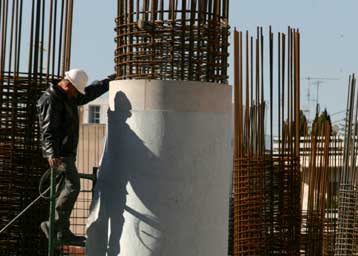 Αμετάβλητα διατηρούνται τα όρια υπερωριών και απολύσεων το πρώτο εξάμηνο του 2006