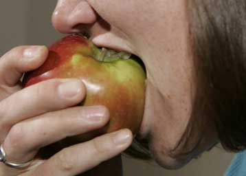 Ένα μήλο την ημέρα την Αλτσχάιμερ ίσως κάνει πέρα