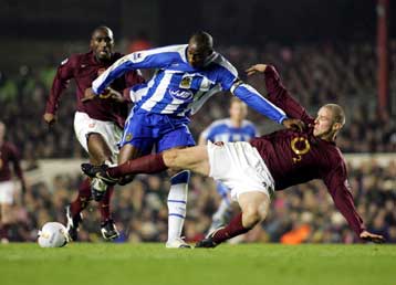 Ο Τζ. Ρόμπερτς απέκλεισε την Αρσεναλ και έστειλε την Γουίγκαν στον πρώτο τελικό της