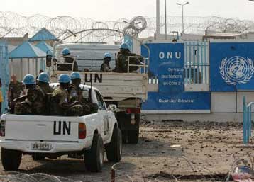 Έως τις 15 Δεκεμβρίου παρατείνεται η παρουσία των κυανοκράνων στην Ακτή Ελεφαντοστού