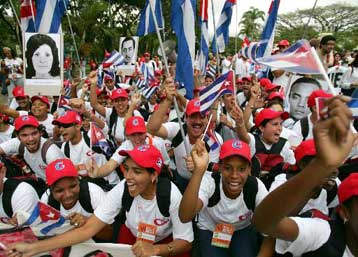 Χιλιάδες διαδηλωτές συρρέουν στο Καράκας για το Παγκόσμιο Κοινωνικό Φόρουμ