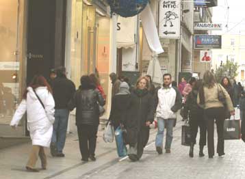 Με απαισιοδοξία αντικρύζουν το 2006 οι Έλληνες, σύμφωνα με το Ευρωβαρόμετρο