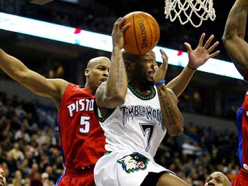 Μεγάλη εκτός έδρας νίκη των Πίστονς επί των Τίμπεργουλβς με πρωταγωνιστή τον Μπίλαπς