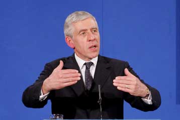 Στο επίκεντρο της κριτικής της Λευκωσίας η επίσκεψη Στρο στα κατεχόμενα