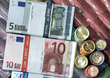 Ελαφρά μείωση κατά 0,2% παρουσίασε το έλλειμμα εμπορικού ισοζυγίου στο ενδεκάμηνο