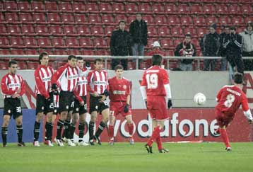 Σε απολογία ο Μπαμπανγκίντα, φιλική ήττα 1-0 από τον Εθνικό Αστέρα για τον Ολυμπιακό