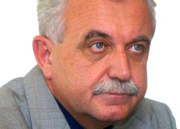 Σχέδιο χιλίων απολύσεων από τα ΚΕΠ καταλογίζει στην κυβέρνηση το ΠΑΣΟΚ