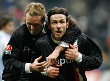 Η Ζανκτ Πάουλι απέκλεισε την Βέρντερ, πρόκριση της Αϊντραχτ με γκολ του Αμανατίδη