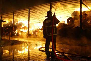 Πυρκαγιά σε αποθήκη υφασμάτων κοντά στο Ωραιόκαστρο