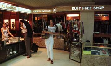 Σενάρια για είσοδο στρατηγικού επενδυτή στα Kαταστήματα Aφορολόγητων Eιδών