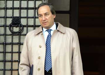 Διαφωνία κυβέρνησης με την πρόταση ΣΕΒ για αύξηση του ορίου των απολύσεων