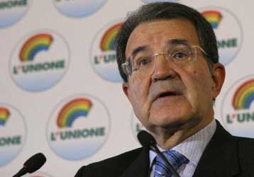 «Μπούμπερανγκ» στις δημοσκοπήσεις η επέλαση Μπερλουσκόνι στα τηλεοπτικά δίκτυα